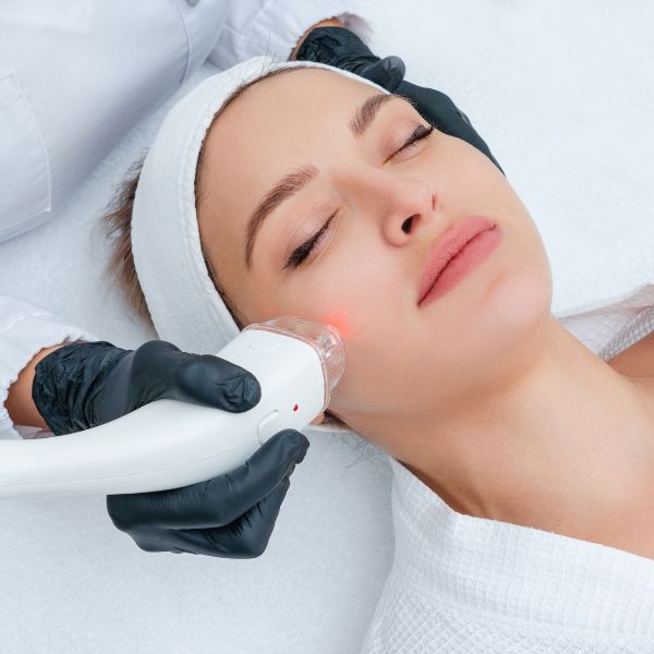 Facial contour device used for enhancing cheekbones in spa setting